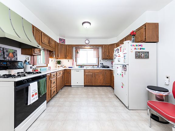 3rd image of 21665-2280 N East St