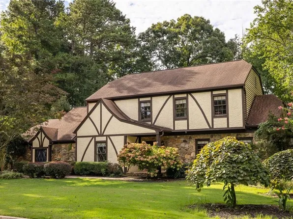 1318 Mile Post Dr, Dunwoody, GA 30338