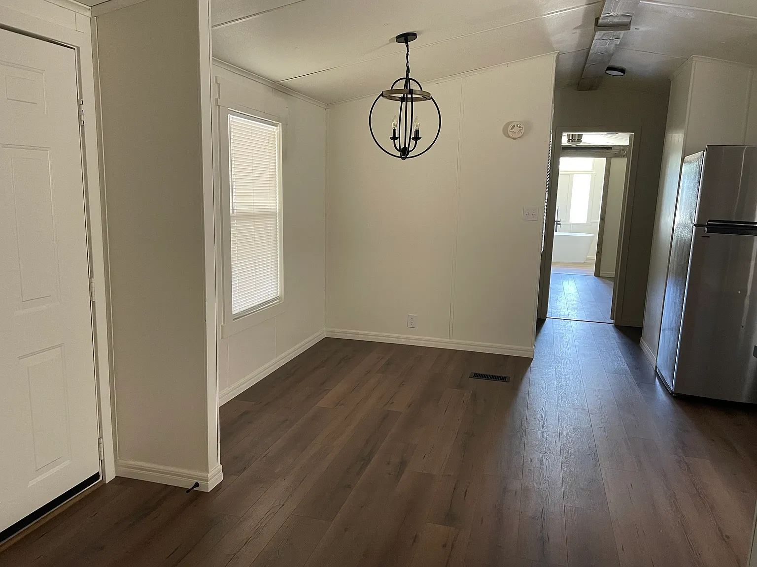 2 bed, 1056 sqft, $1,670 — Photo 3