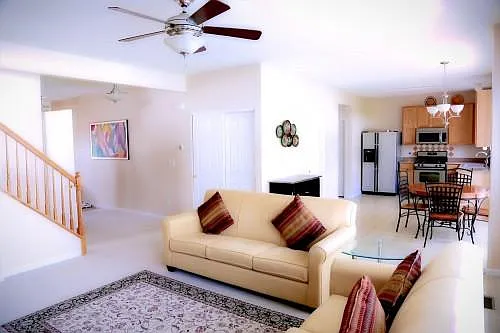 4 bed, 2.5 bath, 2019 sqft, $2,500 — Photo 2