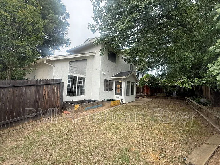 3400 Cobblestone Dr — Photo 21
