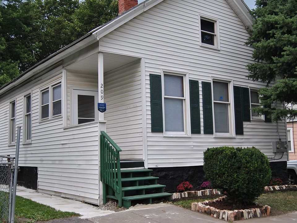 1st image of 209 Grumbach Ave