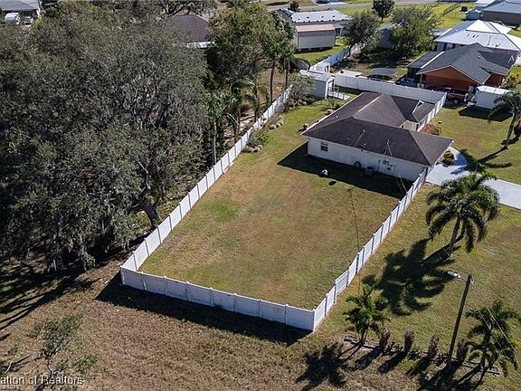 4th image of 1724 Hawthorne Dr