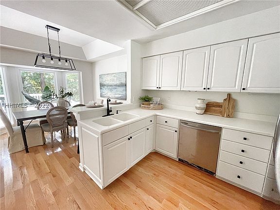4th image of 9 Stillwater Ln