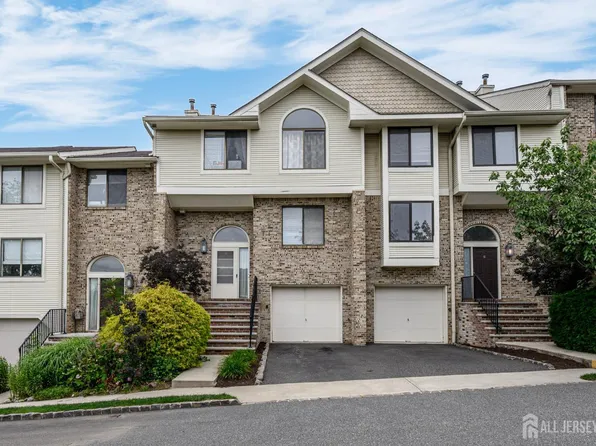 17 Louisburg Sq, Verona, NJ 07044