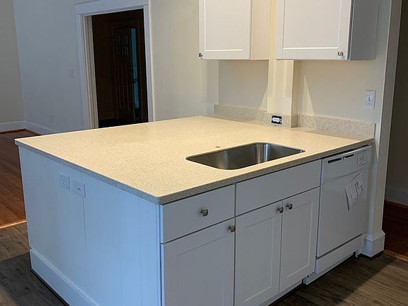 4th image of 901 Greenway Ct #10