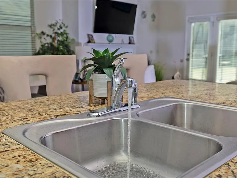 2084 Sawgrass Dr — Photo 9