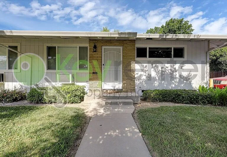 6201 Paris St #4 — Photo 1