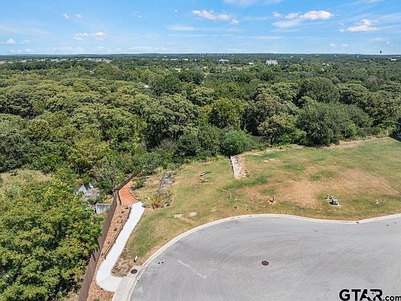 2nd image of 1326 River Place Dr