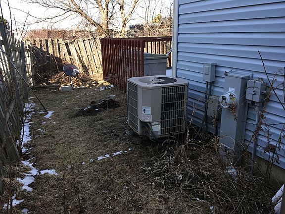 4th image of 1324 Derby Ln