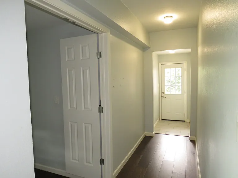 1026 Thomas St — Photo 29