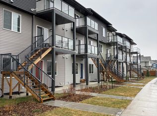 704 Daniels Way SW, Edmonton, AB T6W 5N4