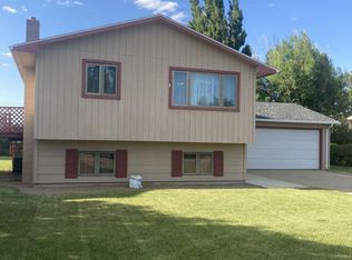 407 Poplar Ave, Glendive, MT 59330