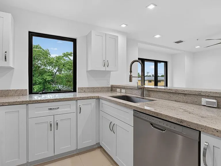 444 NW 41st St #0 — Photo 5