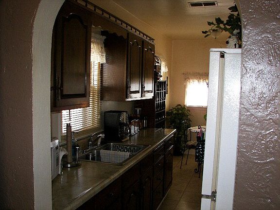 3rd image of 609 Sherman Ave