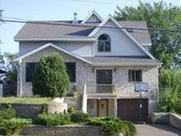1767 Burns Ave, Saint Paul, MN 55106