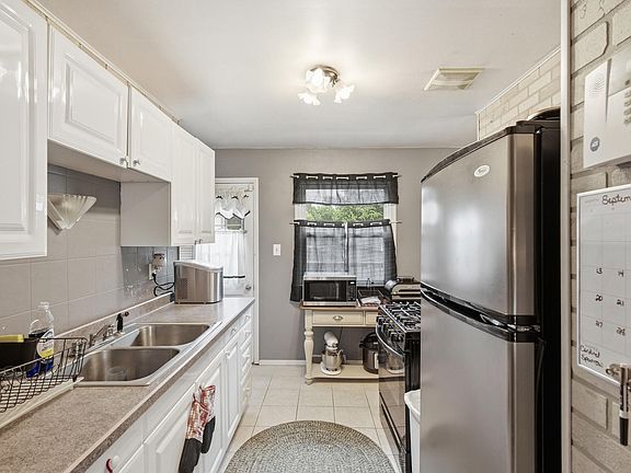 5th image of 7325 Taney Pl