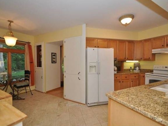 3rd image of 6941 Settler Ave