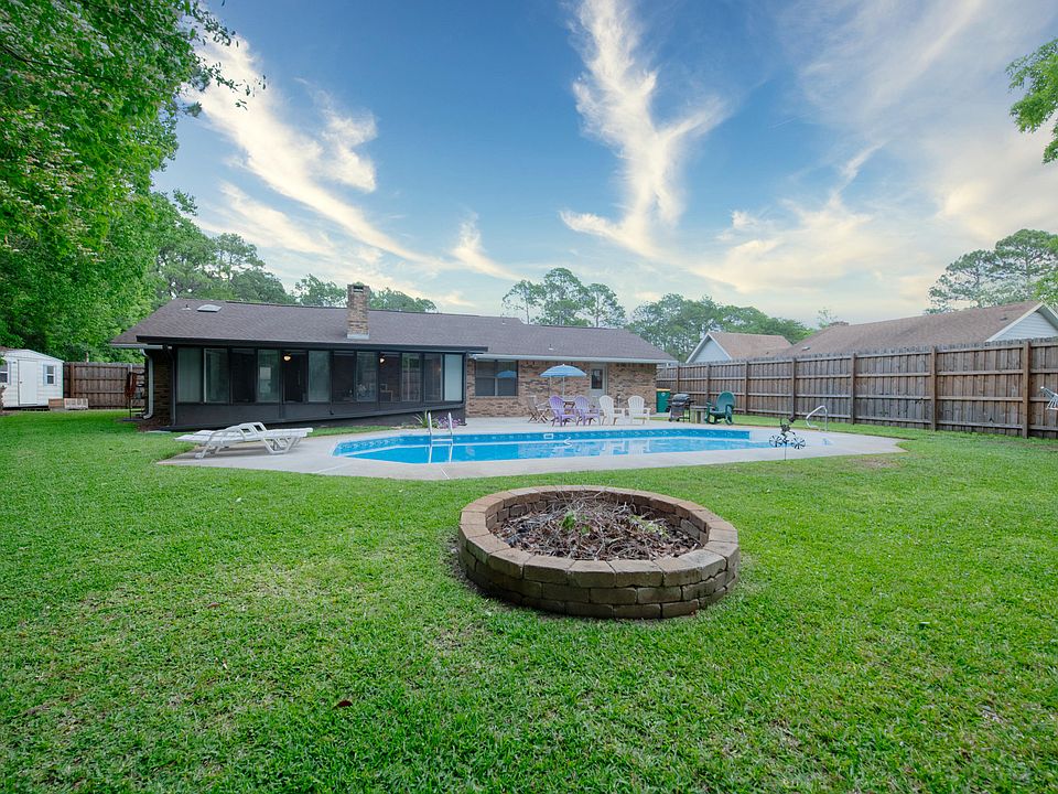 1st image of 221 Echo Cir