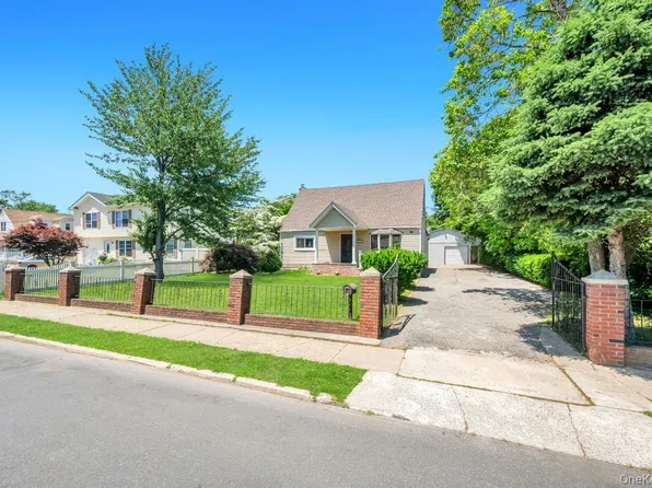 27 Yarnell Street, Brentwood, NY 11717