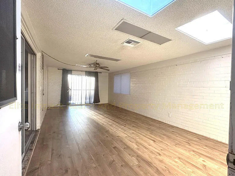 3811 N Reno Ave — Photo 9