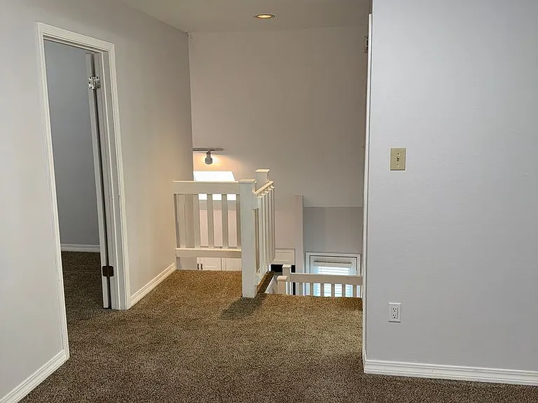 3 Hollycrest Blvd — Photo 20