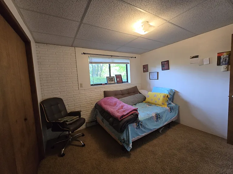 1913 NW Turner Dr — Photo 3