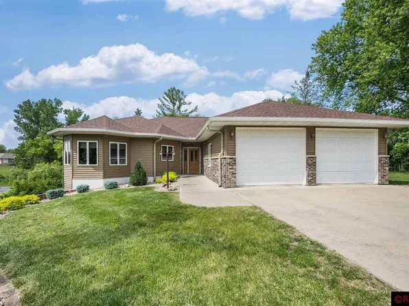 1020 Highland Dr, Blue Earth, MN 56013