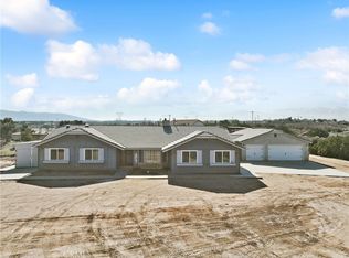 11975 Medlow St, Oak Hills, CA 92344