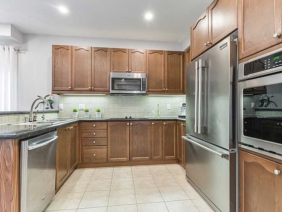 2nd image of 109 Barli Cres