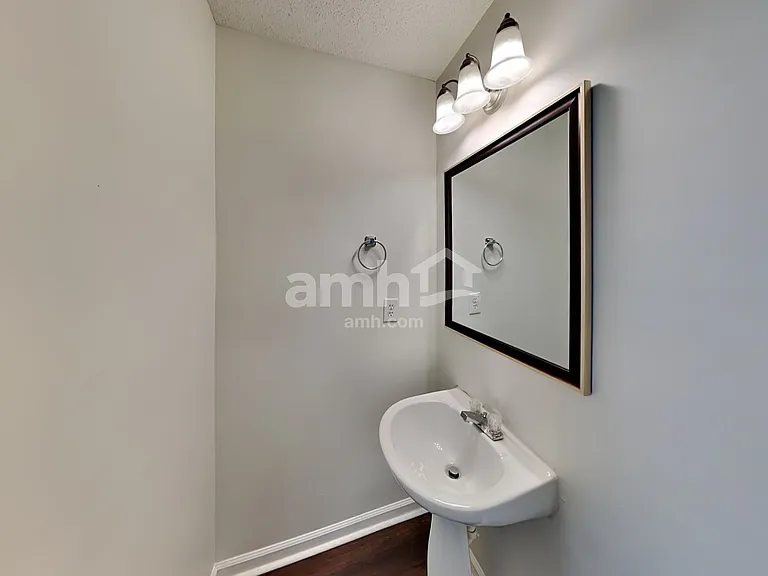 208 Mackenzie Ct — Photo 8