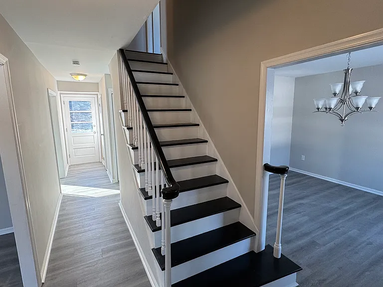 2302 Empire Dr — Photo 2