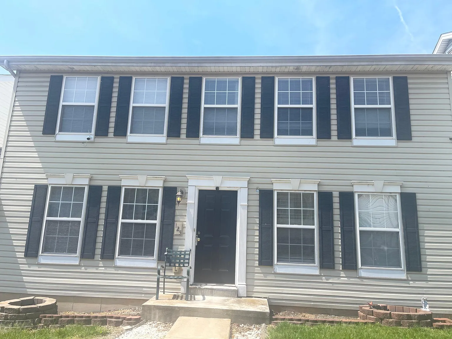 4 bed, 2.5 bath, 2060 sqft, $2,500 — Photo 1