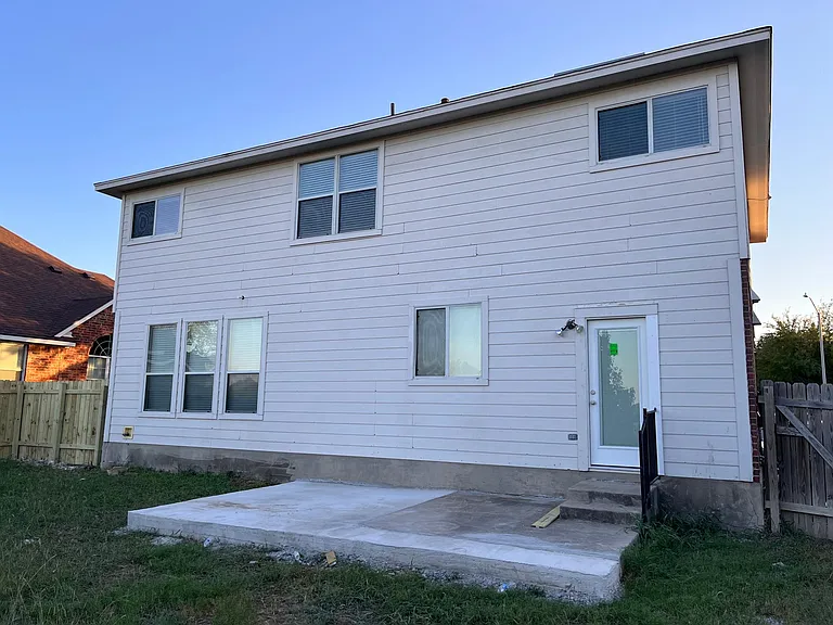 243 Devonshire Dr — Photo 10