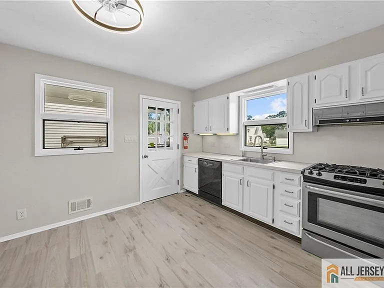 16 Tappan Ave — Photo 12