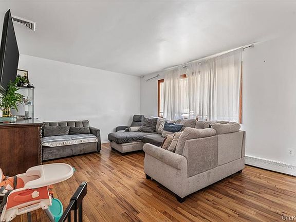 3rd image of 22 Hudson Pl