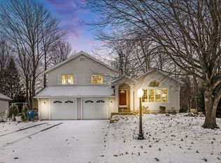 6468 Wild Creek Dr, Holland, MI 49423