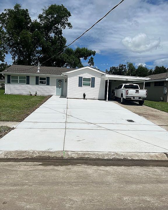 1st image of 215 Destrehan Dr