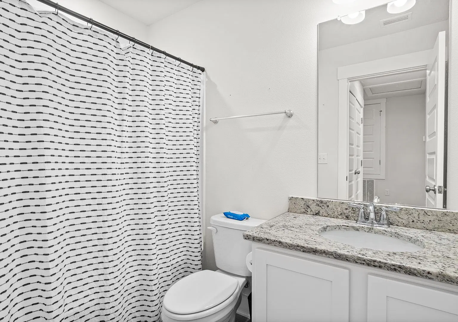Wonderfully Modern 2022-Built Townhome! — Photo 3
