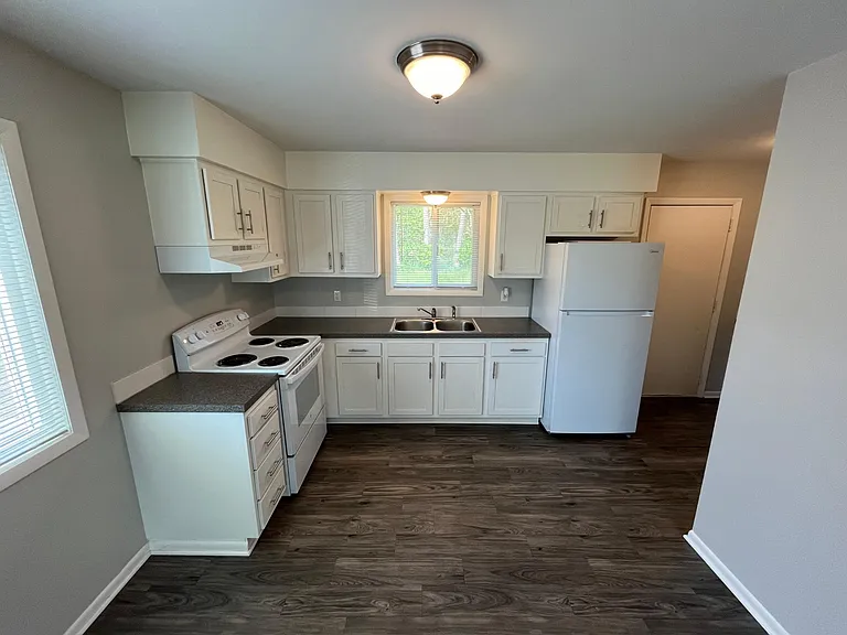 2547 Plymouth Rock Ave — Photo 2
