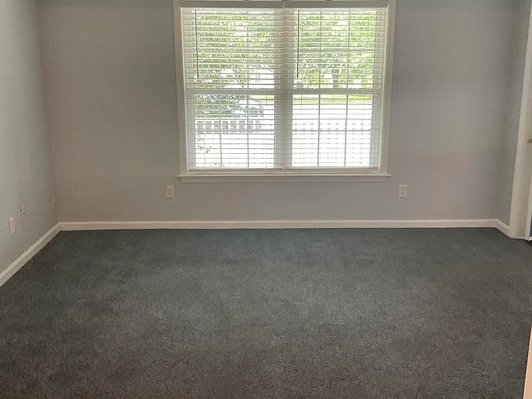 529 Raintree Rd — Photo 4