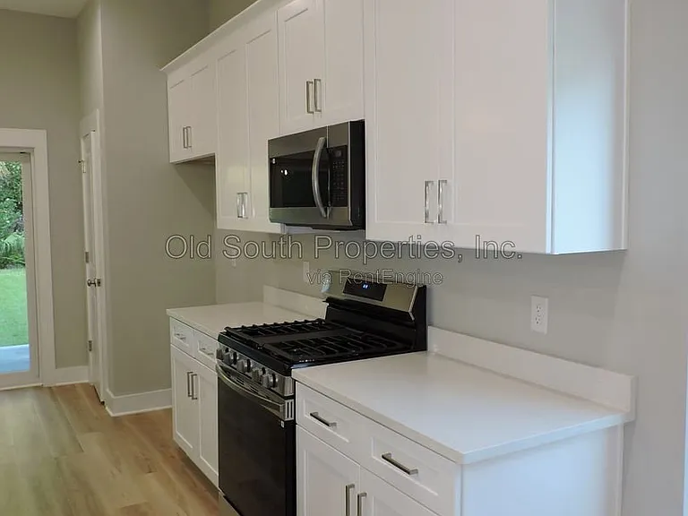 706 N F St #A — Photo 8