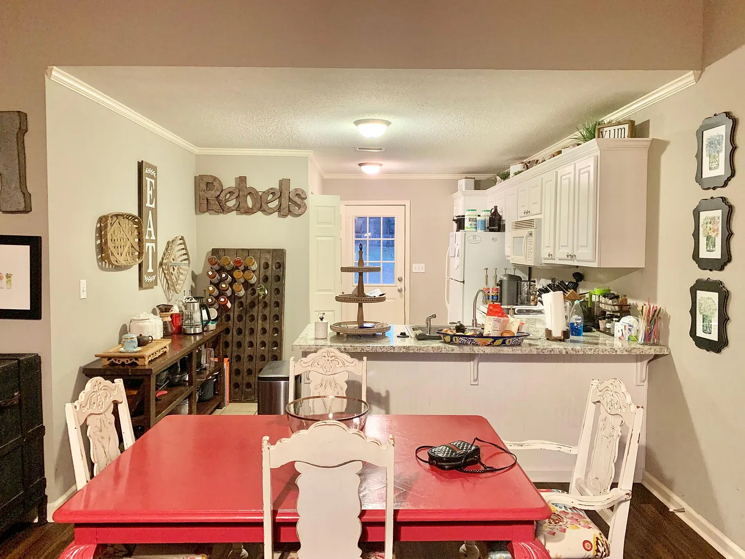 3 bed, 1400 sqft, $1,800 — Photo 4