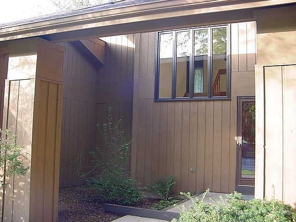 2nd image of 601 Oak Knoll Dr
