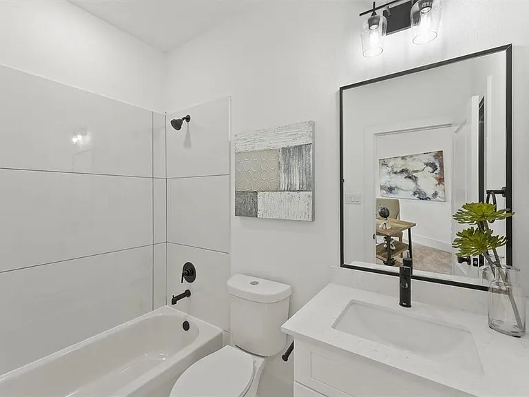 1207 Cavalcade St #B — Photo 2