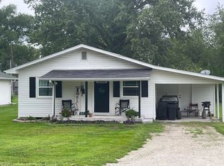305 Wright Ct, Centralia, MO 65240
