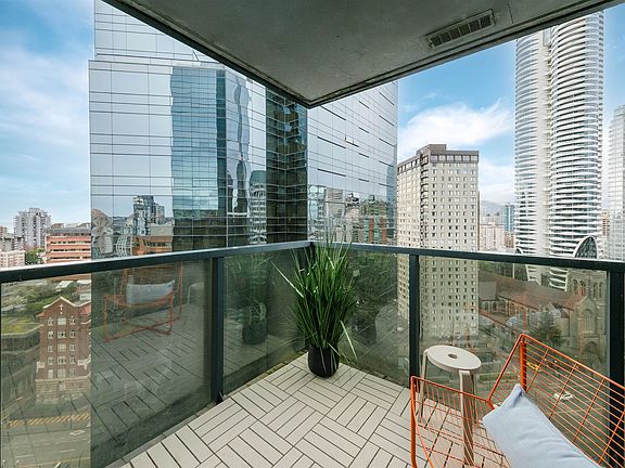 5th image of 1050 Burrard St #2103