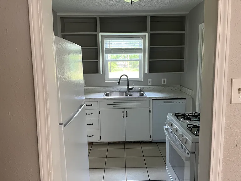 2309 SW High Ave — Photo 6