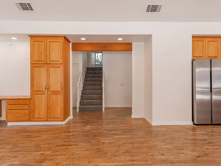 304 El Conejo Dr — Photo 8