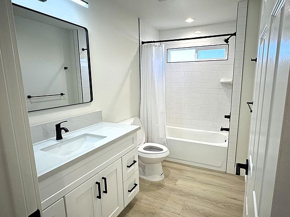 5th image of 1312 Live Oak Ct #2